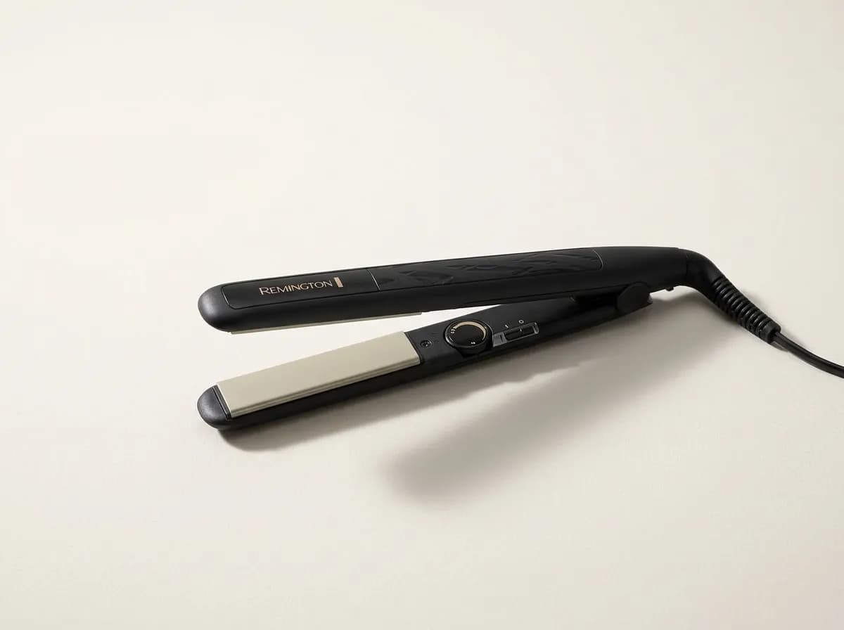 Lisseur Remington Ceramic Straight 230 S3500, noir à plaques beiges